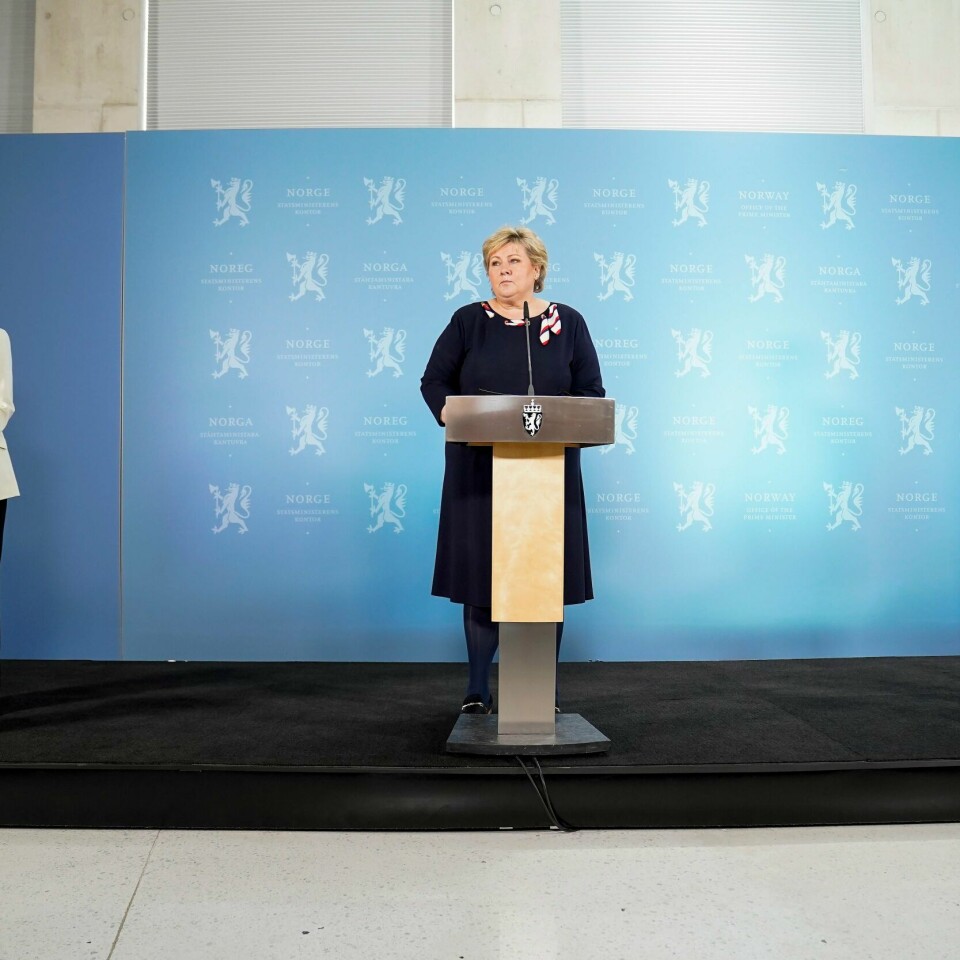 ENDRER: Erna Solberg og regjeringen endrer reglene som skal hindre smitte med korona. De mener det er trygt å starte gjenåpningen av Norge.