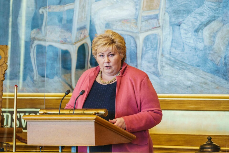 SVARER: Statsminister Erna Solberg svarer på kritikken fra korona-kommisjonen.