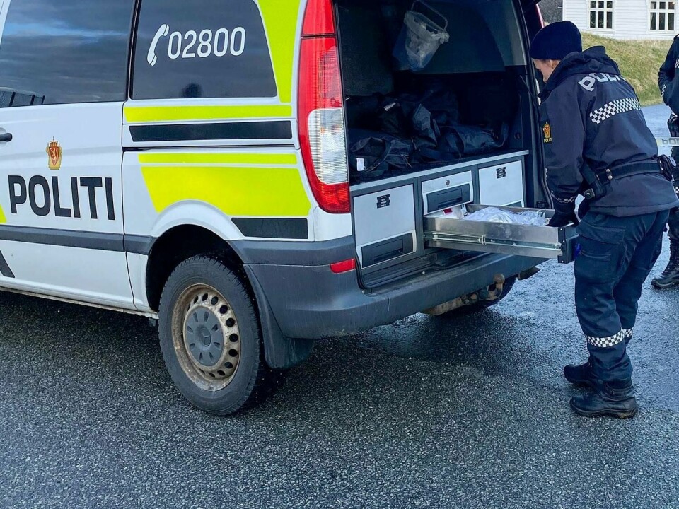 DØD: En kvinne ble funnet død på Varaldsøy i Kvinnherad. Politiet tror hun ble drept.