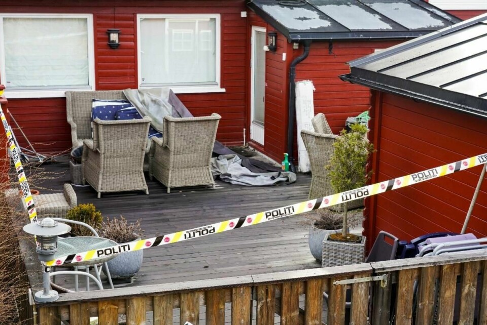 PÅGÅR: Politiet jobber fortsatt med å etterforske drapet på Røa i Oslo. Det pågår etterforksning og på stedet og avhør av den siktede og av vitner.