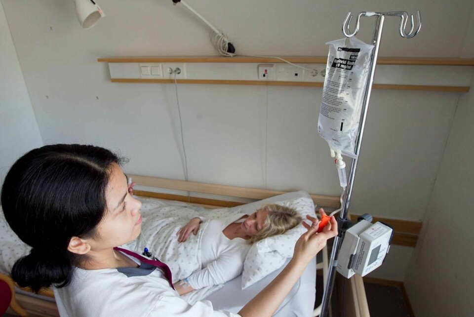 SYKDOM: Mange kvinner sliter med ulike sykdommer. Det forskes mye mindre på sykdommer som kvinner får, enn de menn får. Det kan påvirke hvordan behandling kvinnen får. Illustrasjonsfoto.