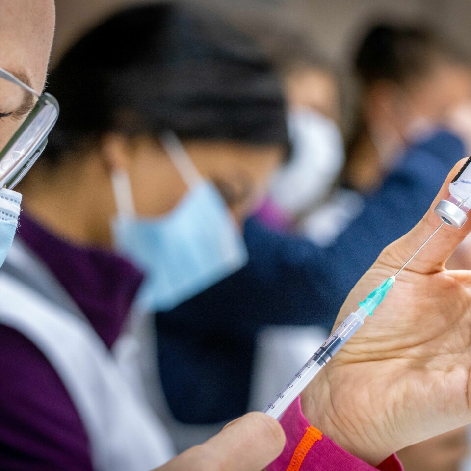 VAKSINER: Fredag har over en million fått første dose av korona-vaksine i Norge. Flest av dem er kvinner.