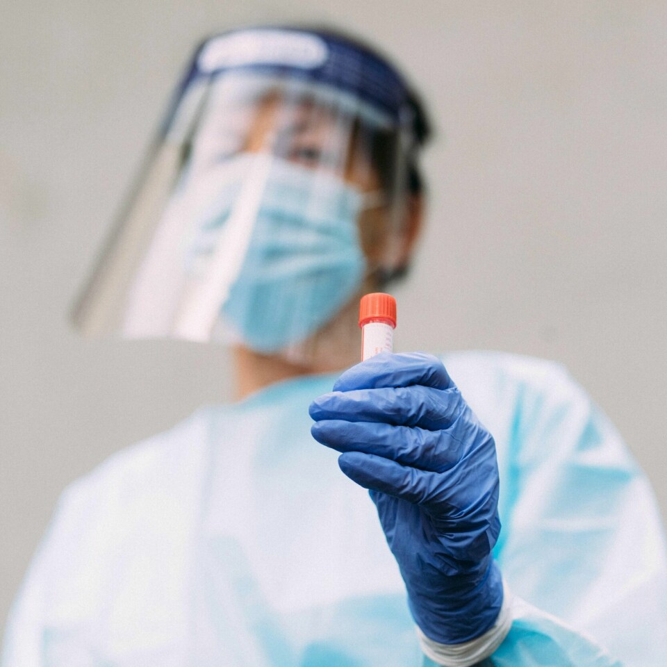 SMITTETRENDEN: Nå er trenden på antall nye smittede per døgn synkende her i landet.