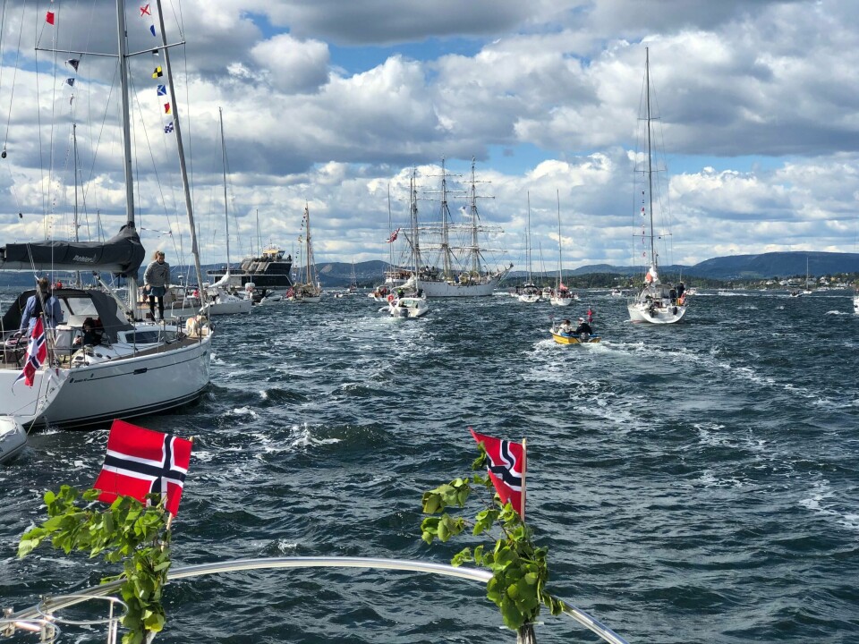 BÅTER: Et tog av båter. Dette bildet ble tatt av toget ved fjorårets feiring.