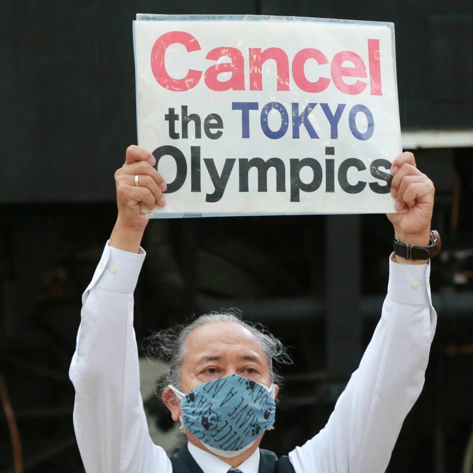 DEMONSTRERER: Mange japanere er kritiske til de olympiske leker (OL).