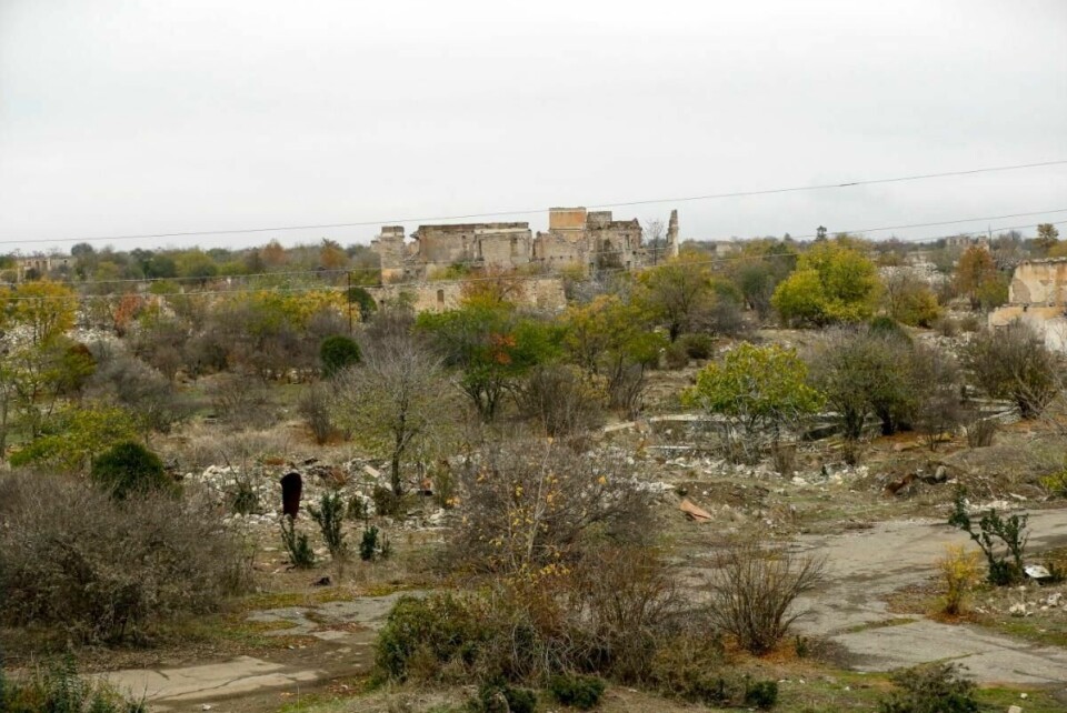BOMBET: Det var krig mellom Armenia og Aserbajdsjan for bare noen få måneder siden. Aserbajdsjan fikk da kontroll over Nagorno-Karabakh. Området er preget av at det ble bombet under krigen. Nå sier Armenia at Aserbajdsjan prøver å ta mer av landet deres.