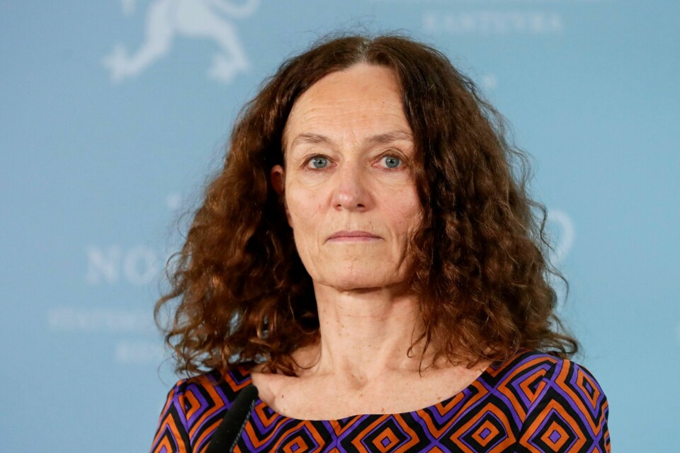 Folkehelse-instituttet (FHI) direktør Camilla Stoltenberg er usikker på om dette er lurt. Hun håper at vaksinen ikke er like farlig som de først har antatt. Men at det skal gå bra at regjeringen åpner opp for bruk av Janssen-vaksinen. Direktør i Folkehelseinstituttet Camilla Stoltenberg under pressekonferansen om vaksinesituasjonen torsdag. Foto: Berit Roald / NTB