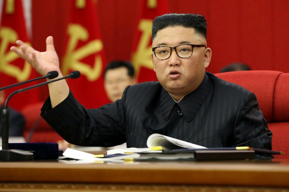 LEDER: Nord-Koreas leder Kim Jong-un sa denne uka at landets matsituasjon er vanskelig. Nord-Koreas leder Kim Jong-un advarte denne uka partifellene om at landets matsituasjon er vanskelig. Foto: KCNA via AP / NTB