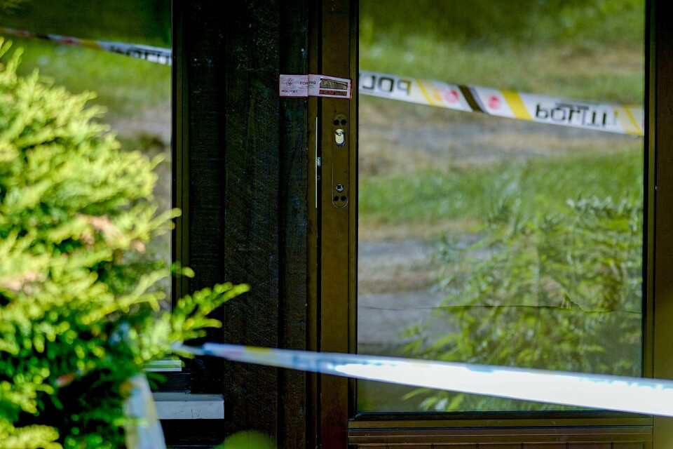 Mannen som er siktet for Hellerud-drapet er død. Han uttrykte anger overfor politiet. Plombert dør på Hellerud i Oslo der en kvinne tirsdag morgen ble funnet drept inne i en leilighet. En mann i 20-årene er pågrepet og siktet i saken. Foto: Terje Bendiksby / NTB