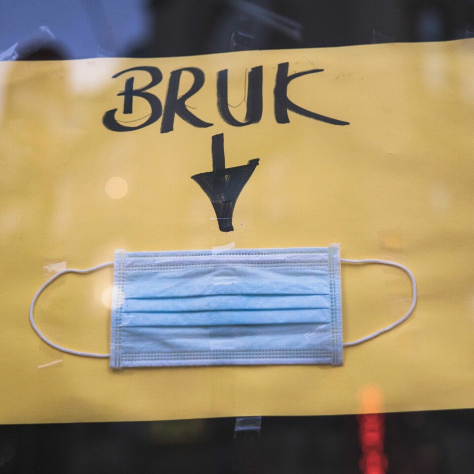 Fra 16. juni er det ikke lenger påbud om bruk av munnbind inne i butikker. Det sa byrådene i Oslo på en pressekonferanse tirsdag. Flere eksperter er uenige i opphevingen av påbudet. Det er framleis påbod og oppfordring om å bruke munnbind i fleire kommunar rundt om i landet, men ikkje lenger noko nasjonalt råd.Foto: Jil Yngland / NTB / NPK