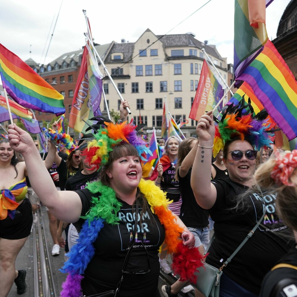 PRIDE: I Oslo i 2019 gikk folk i parade som en del av pride. Det er ingen selvfølge. Mange har kjempet hardt for rettigheter for homofile og lesbiske i Norge. Bildet viser folk som går i pride-paraden i 2019.