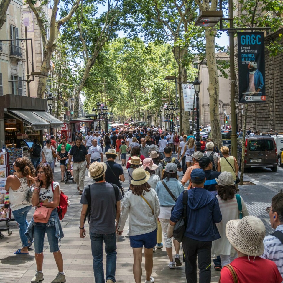 Under pandemien har det vært mindre kriminalitet. Det viser en ny studie. I gjennomsnitt registrerte politiet i Barcelona 385 tilfeller av kriminalitet før pandemien. Etter at byen stengte ned ble det registrert 38. Foto: Halvard Alvik, NTB