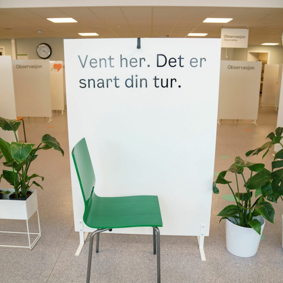 Lærere har lenge ønsket å bli prioritert i vaksinekøen. De ble misfornøyde når Stortinget fikk vaksine, og ble sett på som nøkkelpersonell. Sju personer fikk saltvannsinjeksjon i stedet for vaksine i Kongsvinger torsdag. Foto: Torstein Bøe / NTB