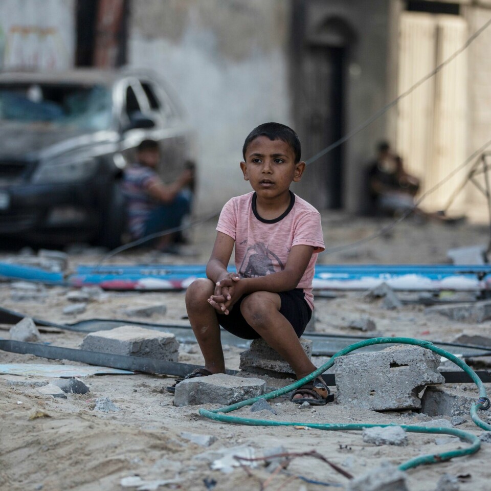 FLYKTER: 5,9 millioner palestinere lever som flyktninger, ifølge FN. Denne lille gutten ser på skadene etter et flyangrep på Jabaliya-leiren på Gazastripen i forrige måned. 5,9 millioner palestinere lever ifølge UNHCR som flyktninger. Denne lille gutten ser på skadene etter et israelsk flyangrep på Jabaliya-leiren på Gazastripen i forrige måned. Foto: AP / NTB