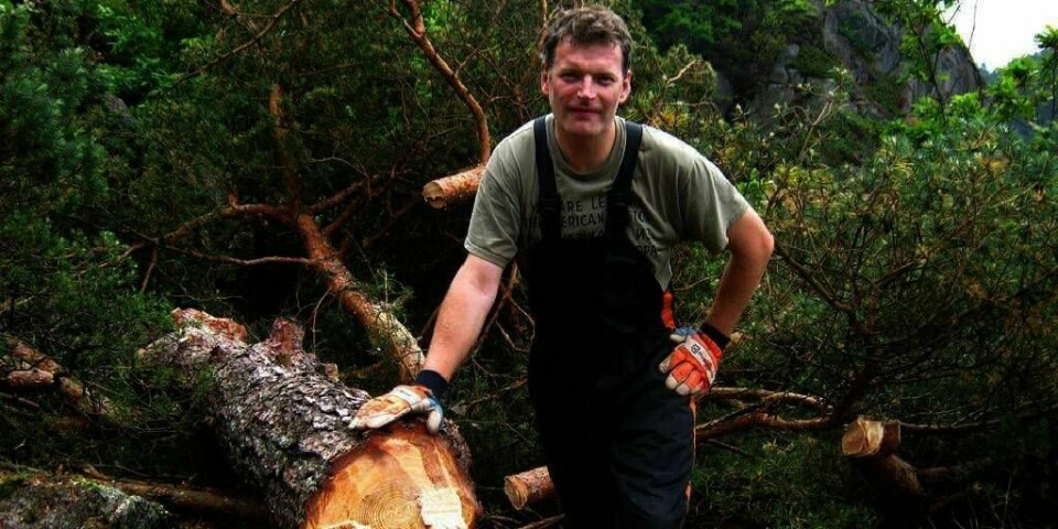 VED:  Lars Mytting har skrevet en bok om å fyre med ved. Han er overraket over hvor mange som kjøper den.