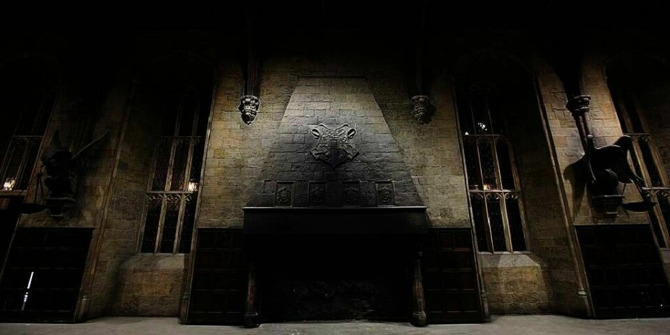 KULISSER: Storsalen på Galtvort høyere skole for hekseri og trolldom er ett av stedene fansen nå kan få se. Det er når studiet hvor filmene om Harry Potter åpner for publikum.