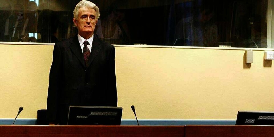 RETTSAK: Den tidligere serbiske lederen Radovan Karadzic er sier han er uskyldig. Han er anklaget for folke-mord. Han forsvarer seg selv i rettssaken mot ham i byen Haag i Nederland.