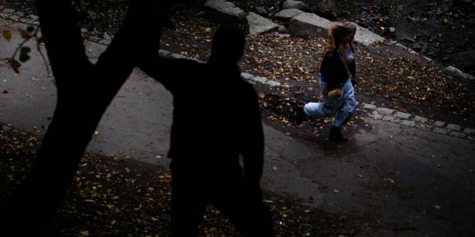 BESKYTTE: Minst 50 jenter er blitt overfalt og voldtatt i Oslo i år. Nå vil Terje Bratland starte grupper som kan følge jenter hjem fra byen i helgene. Slik håper han å beskytte dem mot voldtekt.