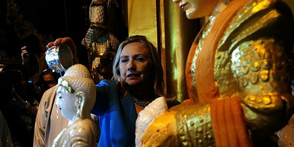 STRID: USAs utenriksminister Hillary Clinton besøkte den nye hovedstaden Naypyidaw denne uken. Folk i det asiatiske landet er uenige om det skal hete Burma eller Myanmar.