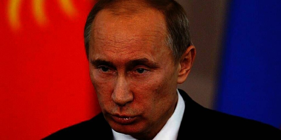 NED: Russlands statsminister Vladimir Putin er mindre populær. Det viste valget i Russland søndag. Partiet hans gikk ned 11,4 prosent-poeng. Det er sammenlignet med sist valg. Putin stiller som president i valget til våren.