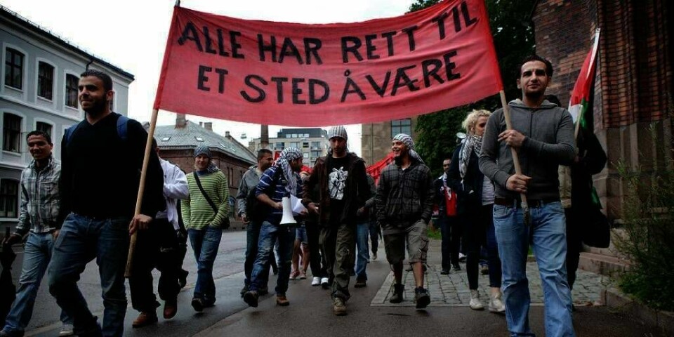 PAPIRLØSE: Papirløse palestinere demonstrerte i Oslo i juli i år. Nå kan publikum på Nationaltheatret få høre historiene til papirløse fra flere land.