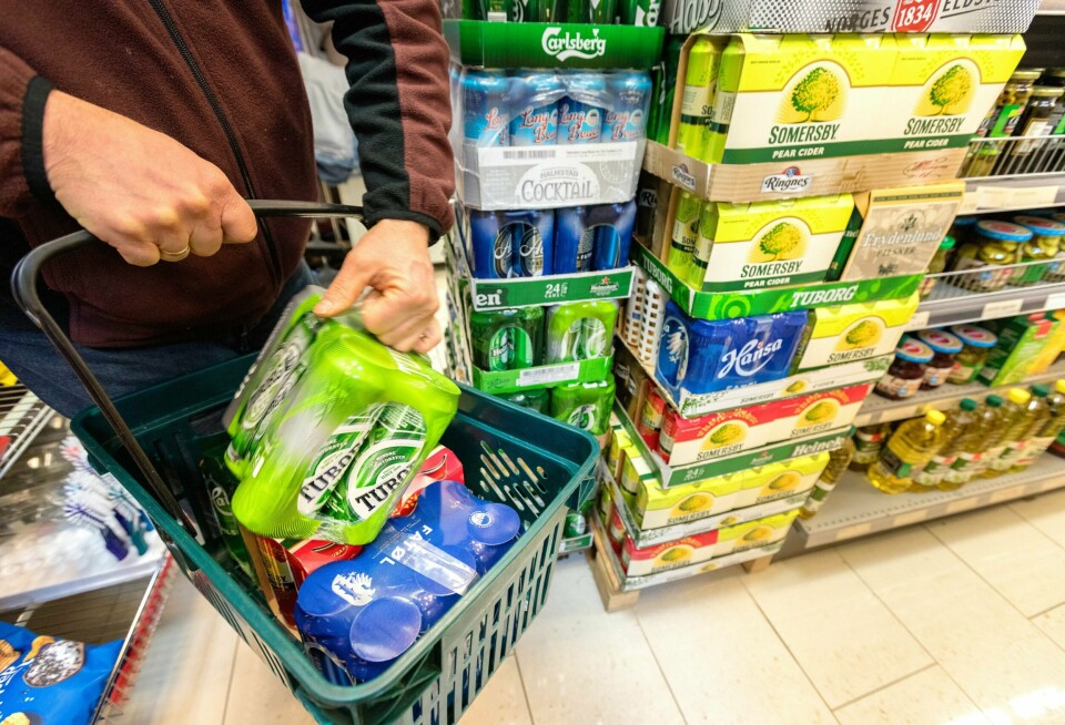 BILLIG: Alkohol er dyrt i Norge. Men ikke sammenlignet med hva du tjener. En ny undersøkelse viser at Norge er sjette billist i verden.