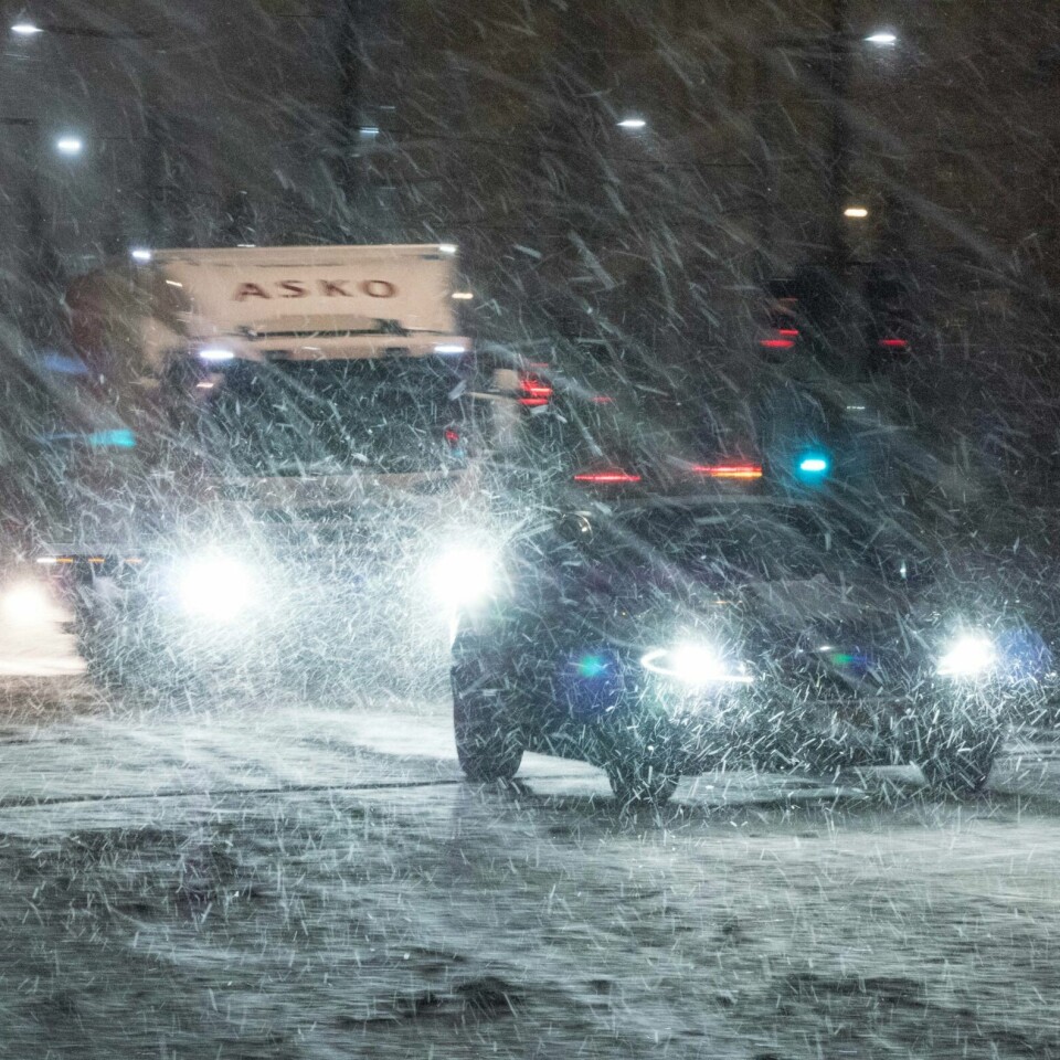 NEDBØR: Hele Norge får nedbør til helga. Den kommer som sludd, snø og regn.