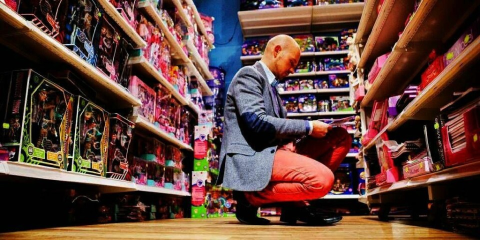 BORTSKJEMT?:  Mange barn får alt for masse gaver til jul. Og butikkene bugner over av ting barn liker.