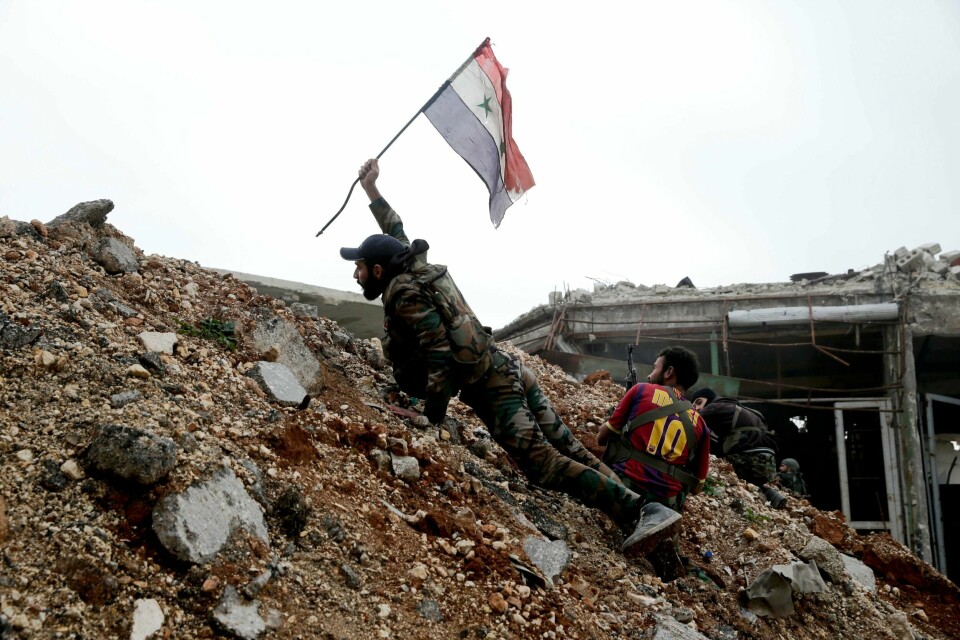 FRYKT: Soldatene til regjeringen i Syria skaper frykt. Folk sør i Syria er redde for angrep. Her har det syriske regime tatt et område fra opprørere.