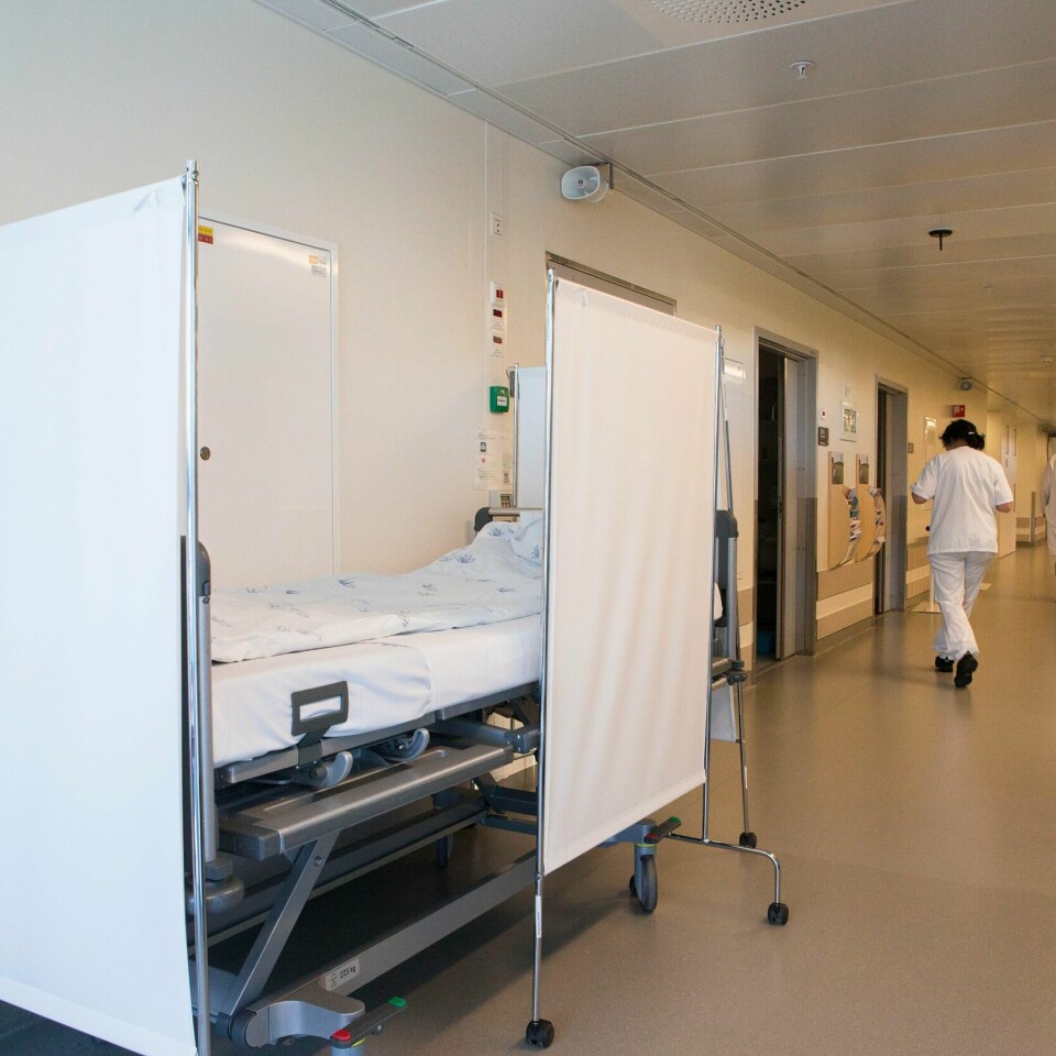 FARLIG: Det er ikke plass til pasienter på sykehus. Det er farlig, mener lege.