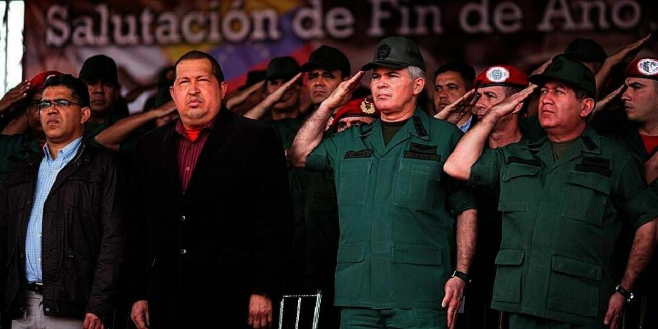 MISTENKSOM: Venezuelas president Hugo Chávez mener det er rart at så mange latinamerikanske ledere har fått kreft. Han mistenker at det er USA som har sørget for at de er blitt syke.
