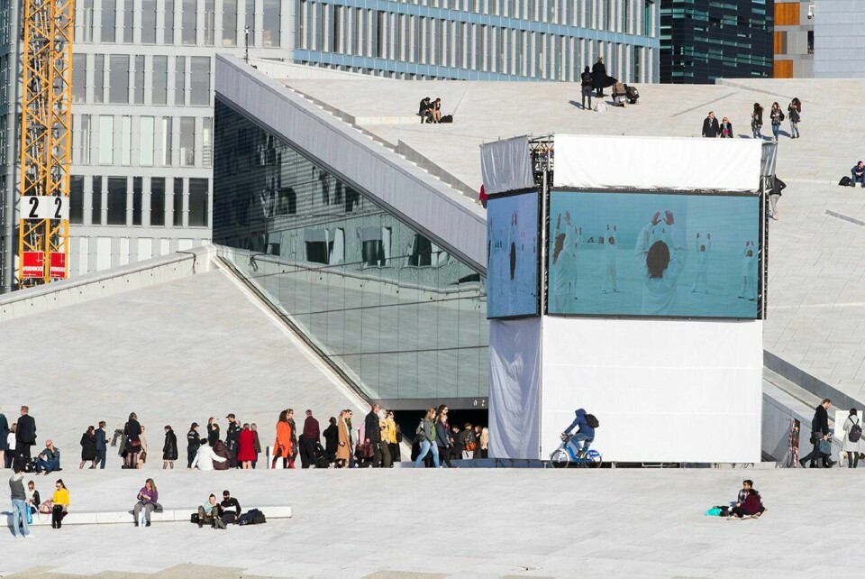 SOL: Festforestilling og sol på taket av Operaen. Slik startet feiringen torsdag.