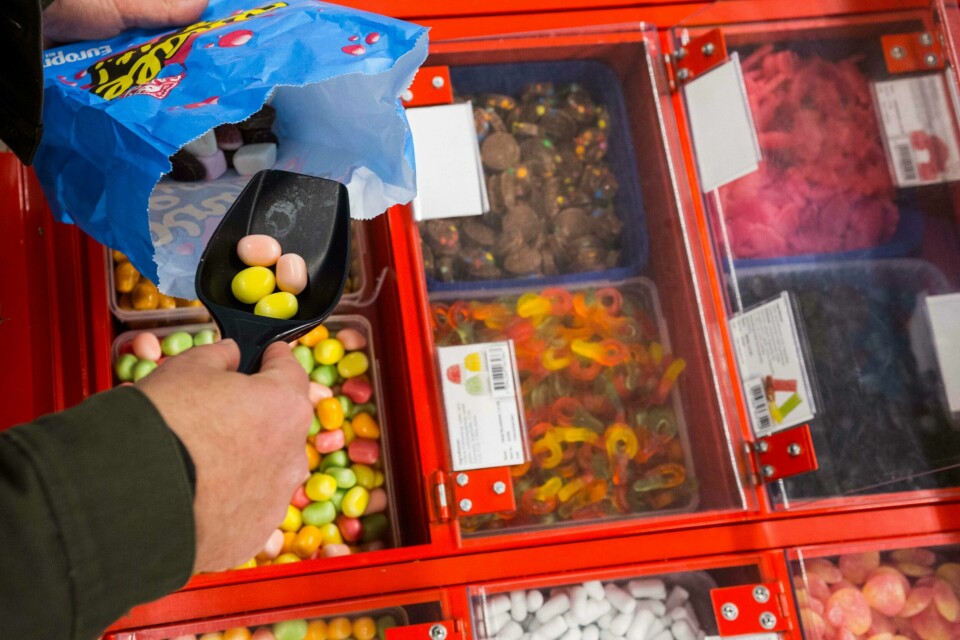 ENDRES?: Brus og godteri har fått høyere avgift. Den kan endres i regjeringens nye budsjett. Tirsdag får vi vite om det skjer.