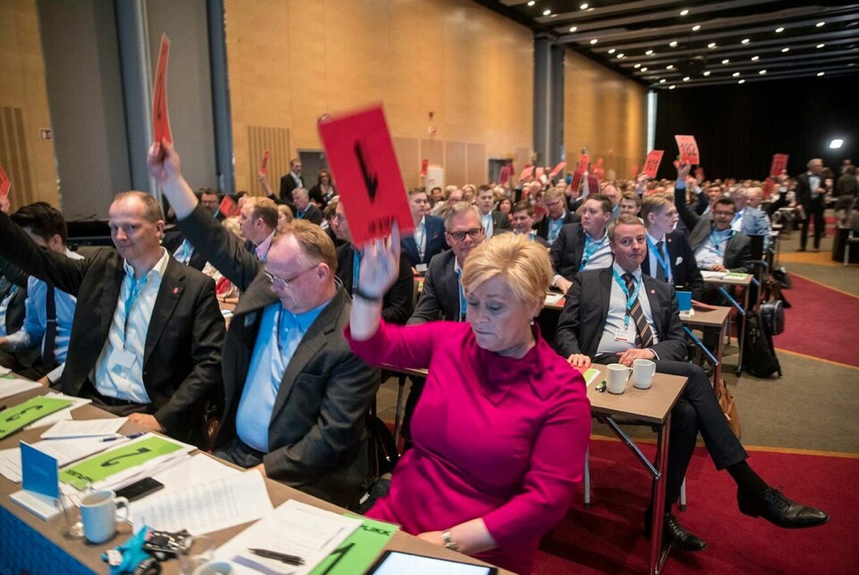 BØNNEROP: Fremskrittspartiet hadde landsmøte i helgen. Der bestemte partiet at de ønsker å forby bønnerop fra moskeer. Siv Jensen er leder i partiet. Hun var blant dem som stemte for forslaget.