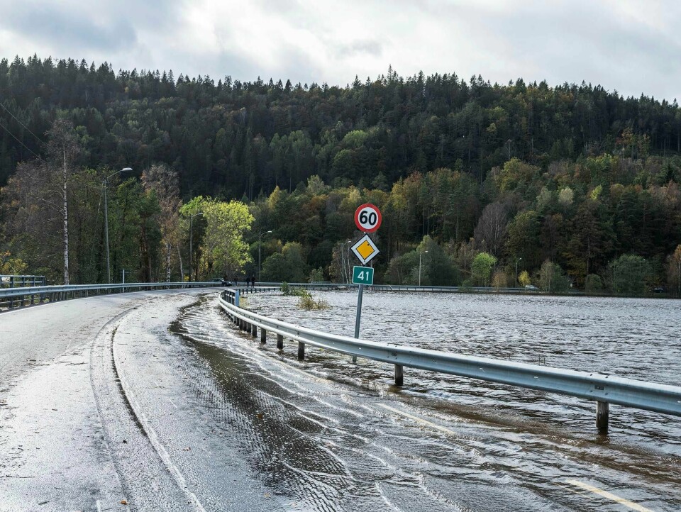FLOM: Vi kan vente mer slik flom framover. Varmt vær gir mye smelting.