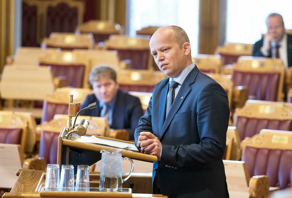 STØTTE: Sp-leder Trygve Slagsvold Vedum mener NRK bør søke om å sende feiringen 17. mai.