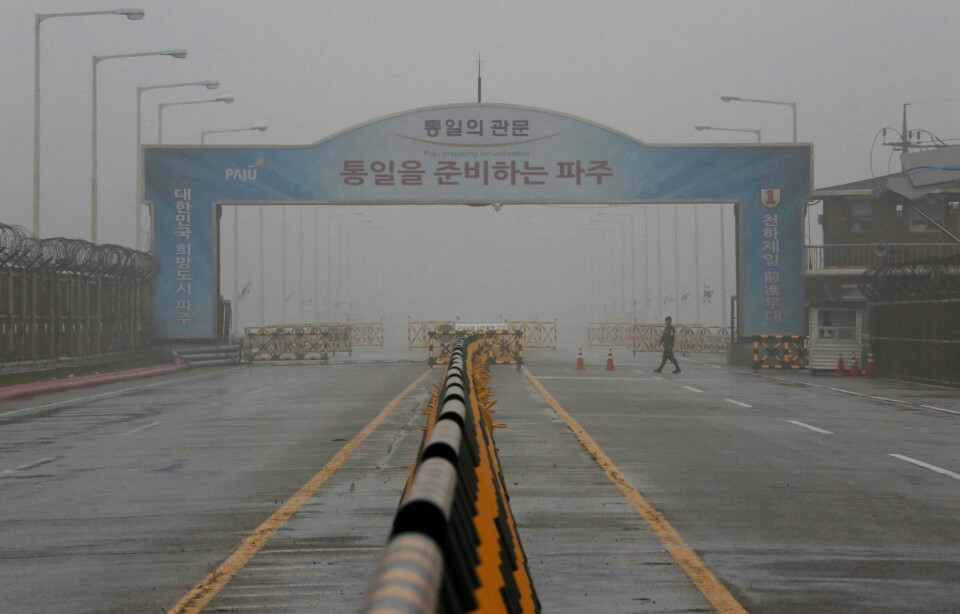 ATOMVÅPEN: Nord-Korea skulle møte USA. Men USA vil ikke fjerne sine atomvåpen. Nå truer landet med å avlyse møtet. Bildet viser byen Panmunjom som ligger på grensen mellom Nord-Korea og Sør-Korea.