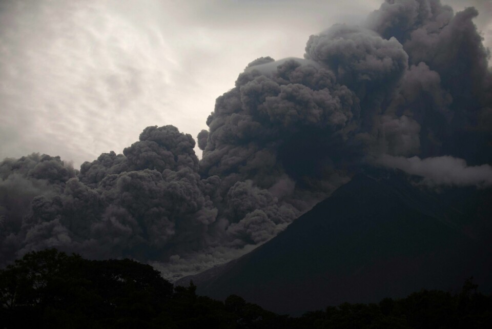UTBRUDD: Vulkanen Fuego hadde et kraftig utbrudd søndag. Vulkanen ligger sør i Guatemala.