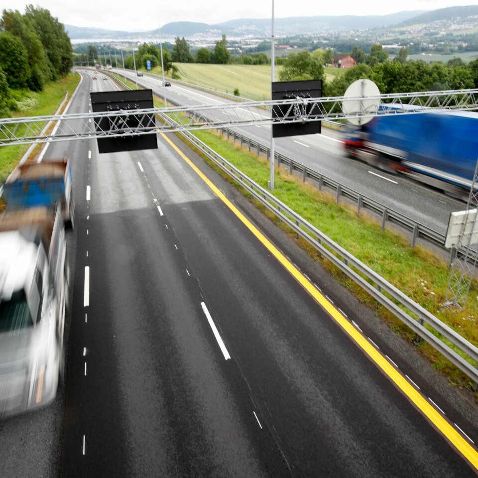 TRANSPORT: Yrkessjåfører kjører gjerne store trailere. De er nødt til å hvile, sier dagens regler.