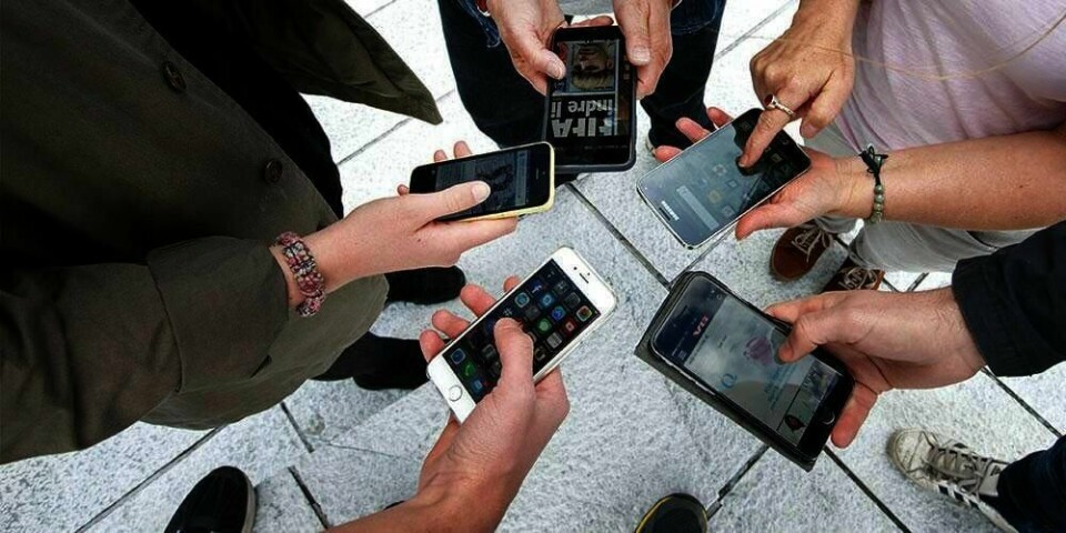 MOBILER: Ungdommer mobbes gjennom en ny app. Der kan andre sende anonyme beskjeder. Nå får ikke elever i Trondheim lov til å laste ned appen på skolen.