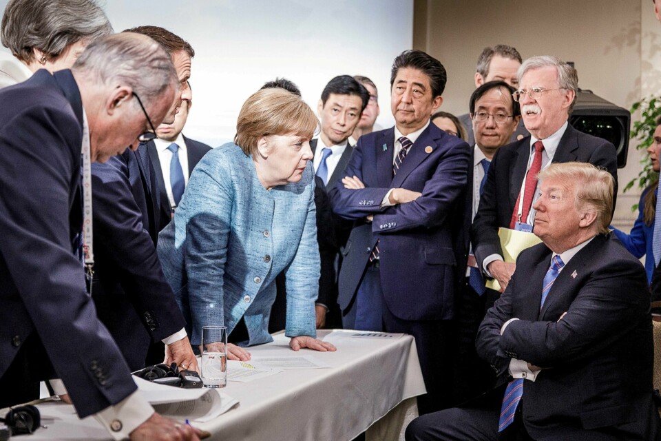 BILDET: Mange mener bildet fra G7-møtet er historisk. Det sier noe om stemningen mellom lederne, sier noen.