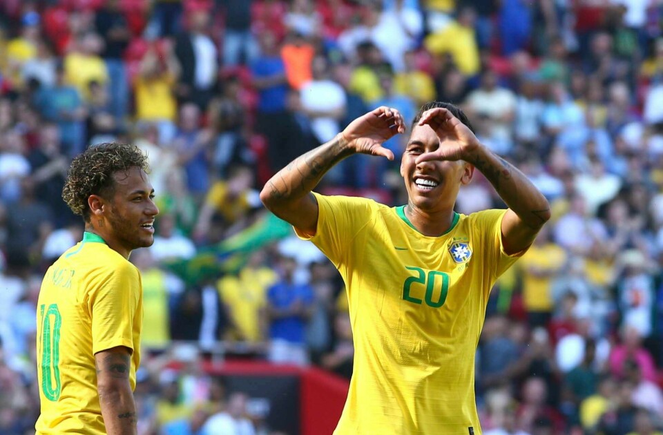 BONUS: Fotballspillerne Roberto Firmino og Neymar kan se fram til en stor sum penger. Det er dersom de klarer å vinne VM-gull for Brasil.
