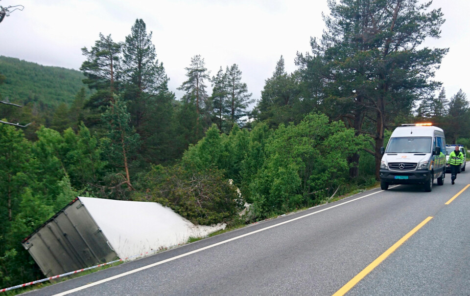 ULYKKE: En trailer kjørte av veien i Billingen i Oppland. Bildet viser en trailer som har kjørt av veien i Billingen i Oppland.