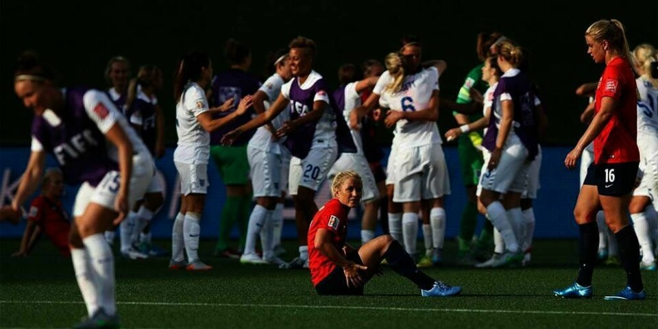 TAP: Norges fotballdamer tapte mot England mandag. Nå er de ute av verdens-mesterskapet. Spiller Lene Mykjåland er skuffet.