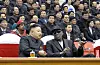 Bildet viser Kim Jong-un på en basketballkamp med vennen Dennis Rodman fra USA.