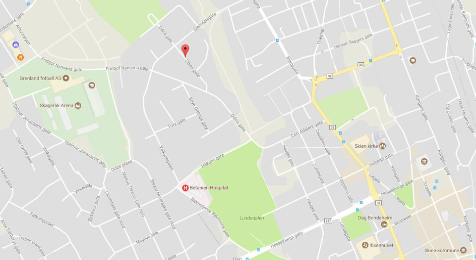 UTRYGT: Folk i Odinsgate i Skien føler seg ikke trygge. Lørdag ble en mann funnet død i nummer ti. Bildet viser et kart over Skien. Odins gate 10 er merket av.