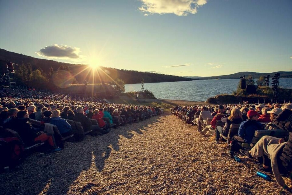 POPULÆRT: Mange vil ha denne opplevelsen. «Peer Gynt» spilles ute ved Gålåvatnet i Oppland.