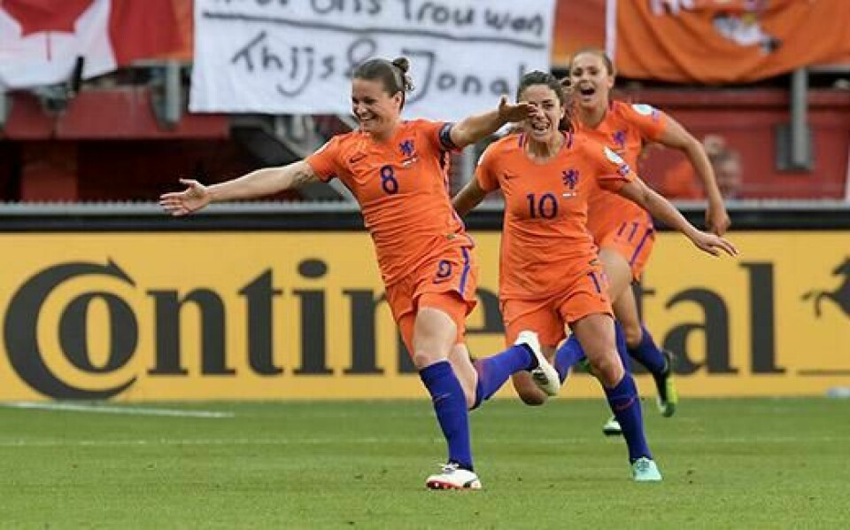 MÅL: Sherida Spitse jubler etter å ha skåret mål. Nederland vant finalen mot Danmark.