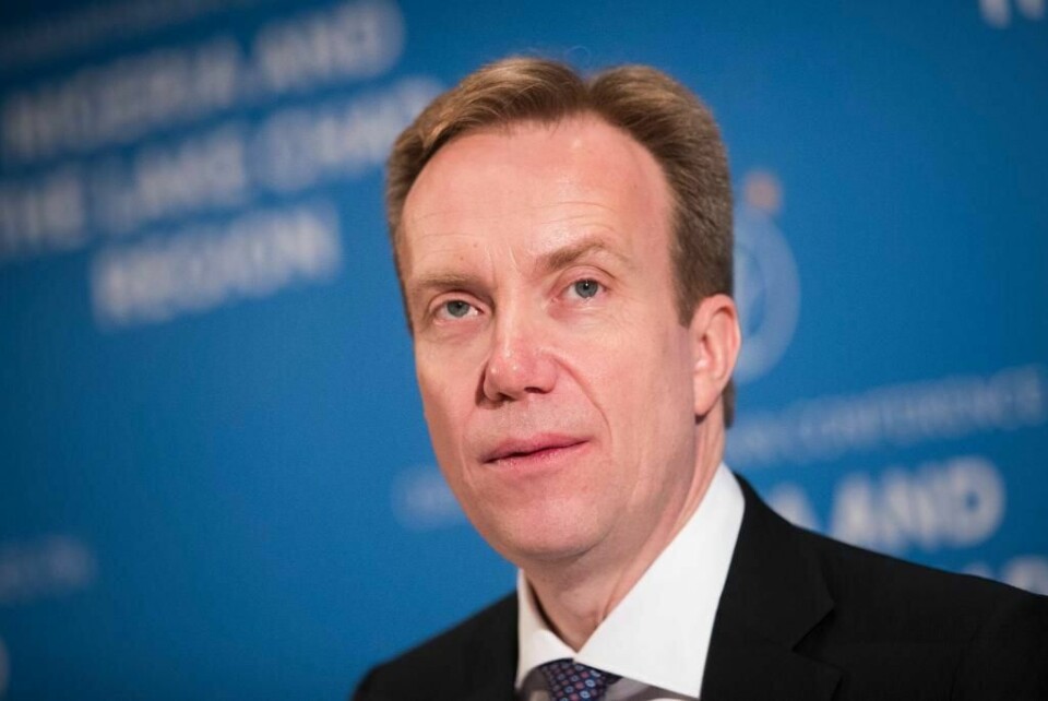 FORDØMMER: Utenriksminister Børge Brende sier Donald Trump må være tydeligere. Trump må vise at han ikke støtter rasistene, sier han.