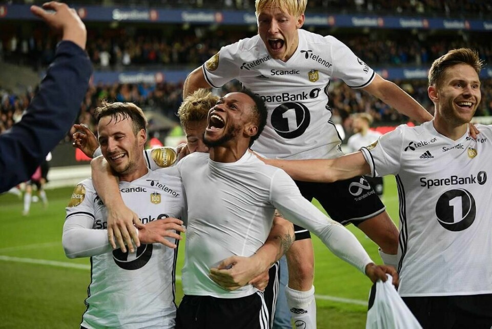 JUBLER: Spillerne på Rosenborg jubler. De vant over laget Ajax. Nå skal de spille mot andre gode lag i Europa.
